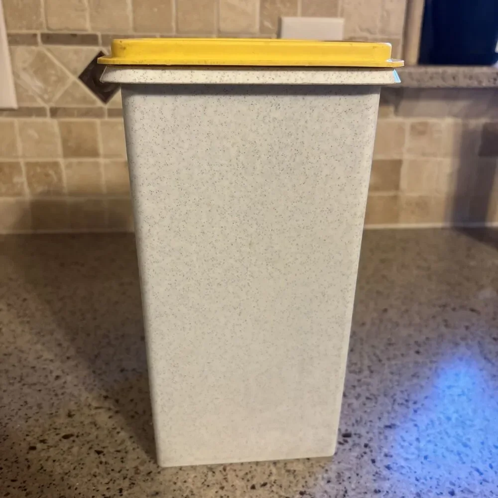 Tupperware Grey Speckled White Square Cracker Keeper 1314-1 & Yellow Lid 1315-5
